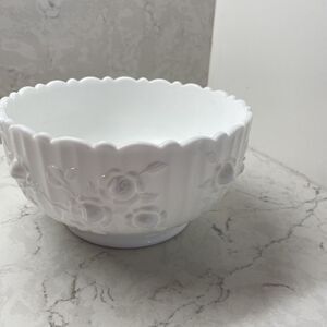 Fenton Rose Bright White‎ Milk Glass 7" Diameter 3.75" Tall Bowl Mfg 1967-1976